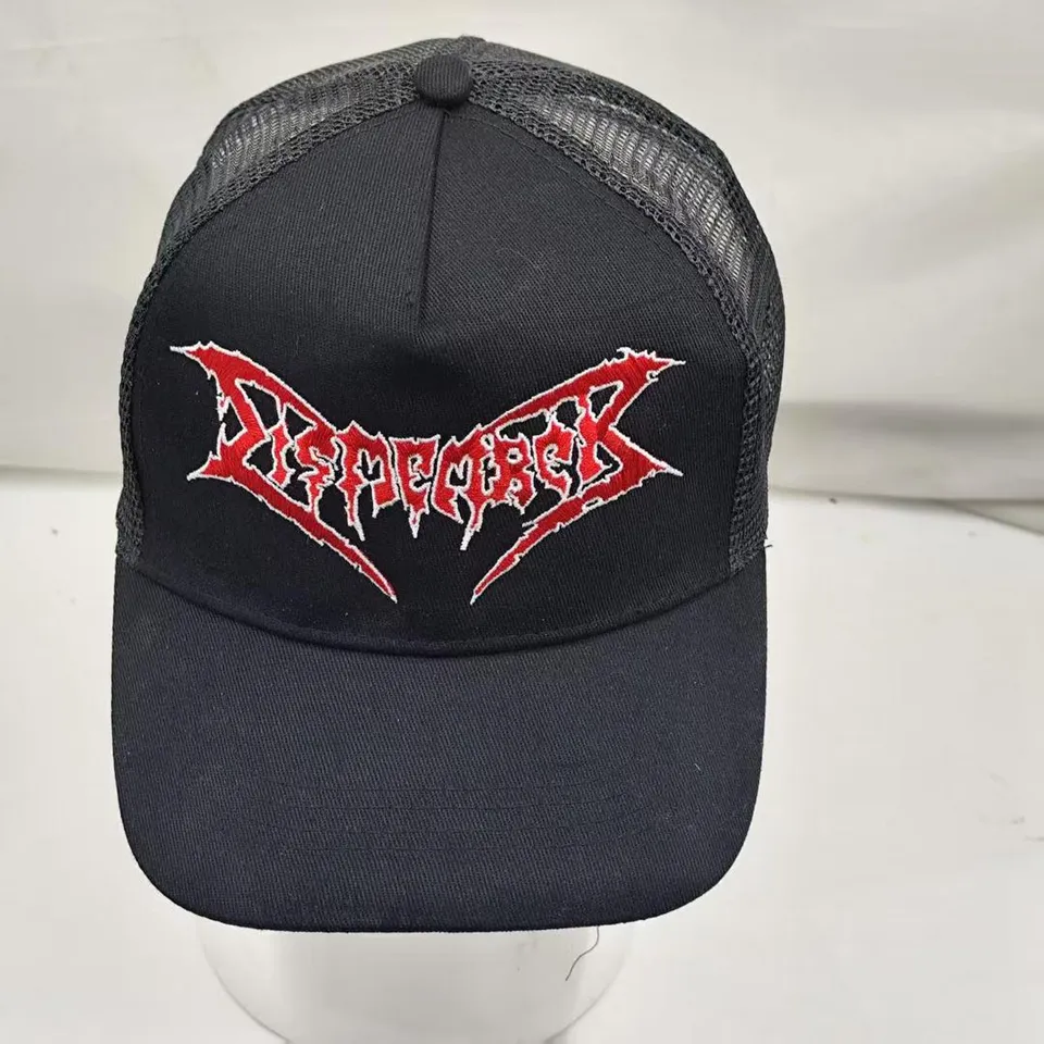 dismember-logo-casquette-trucker-rouge-brod-e image 1