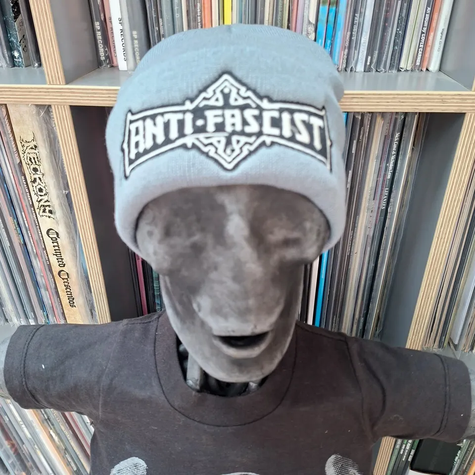 anti-fascist-bolt-thrower-beanie-gris-logo-phosphorescent image 1
