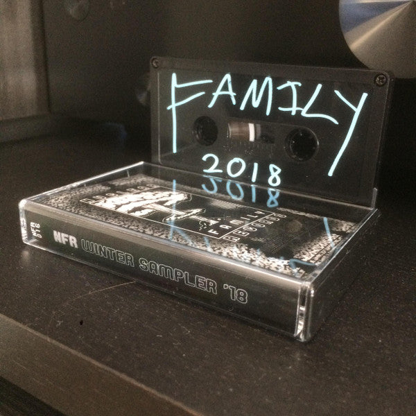 va-nuclear-family-winter-sampler-18-cassette-k7 image 2