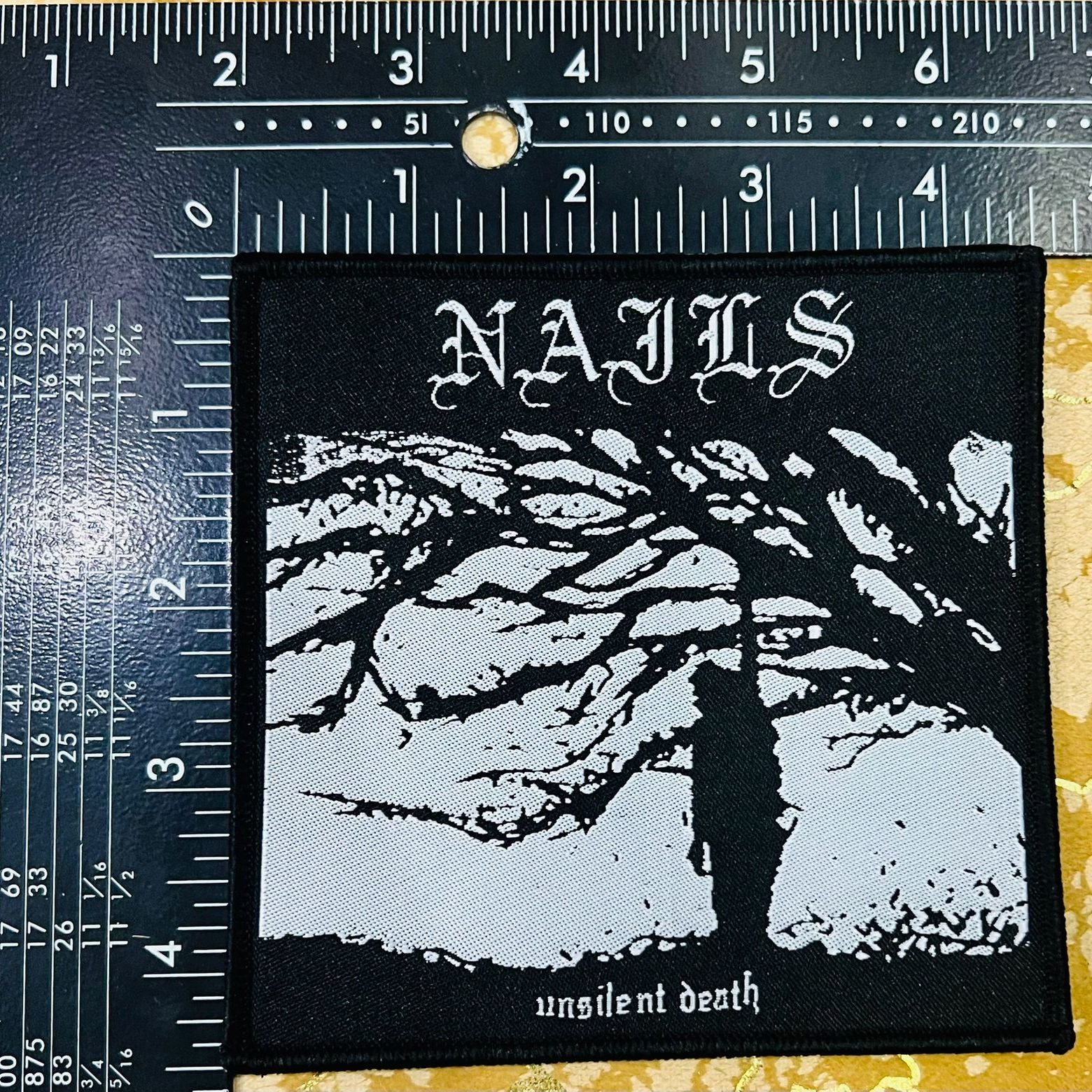 nails-unsilent-death-patch-tiss-bordure-noire image 4