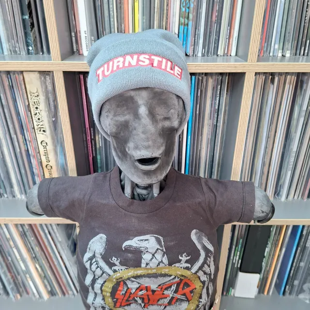 turnstile-logo-bonnet-beanie-gris-glow-in-the-dark image 1
