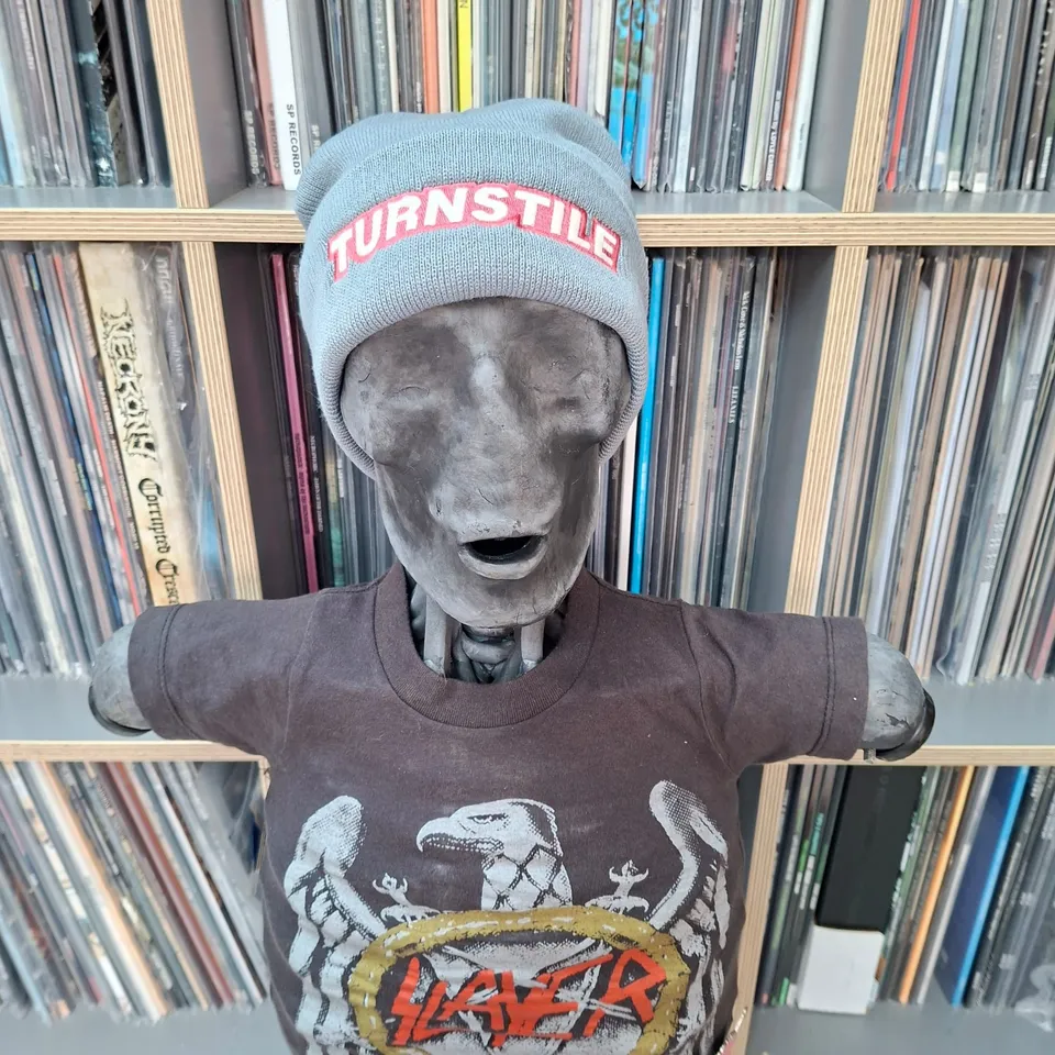 turnstile-logo-bonnet-beanie-gris-glow-in-the-dark image 1