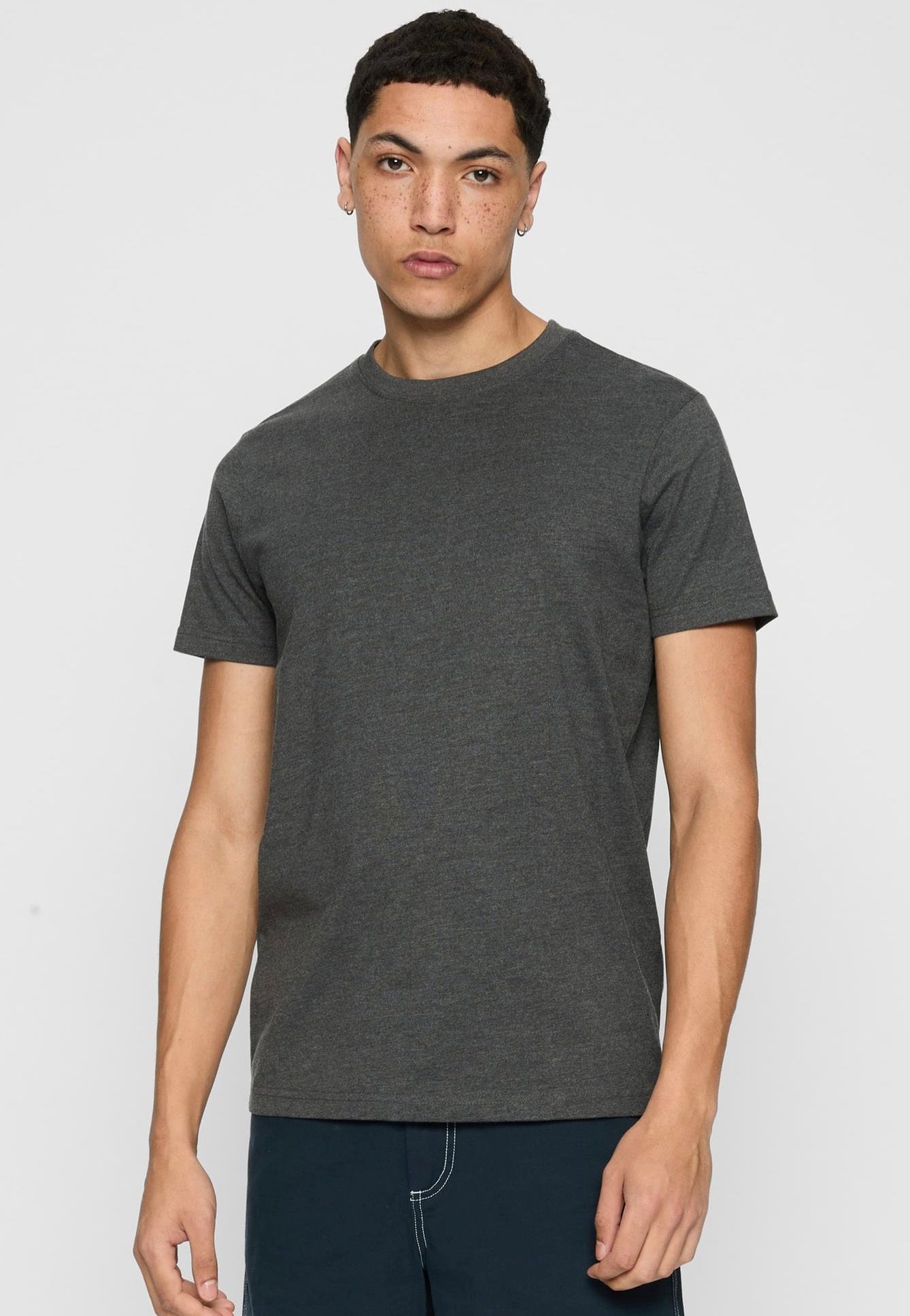 urban-classics-basic-pack-6-t-shirts-noir-blanc-gris image 2