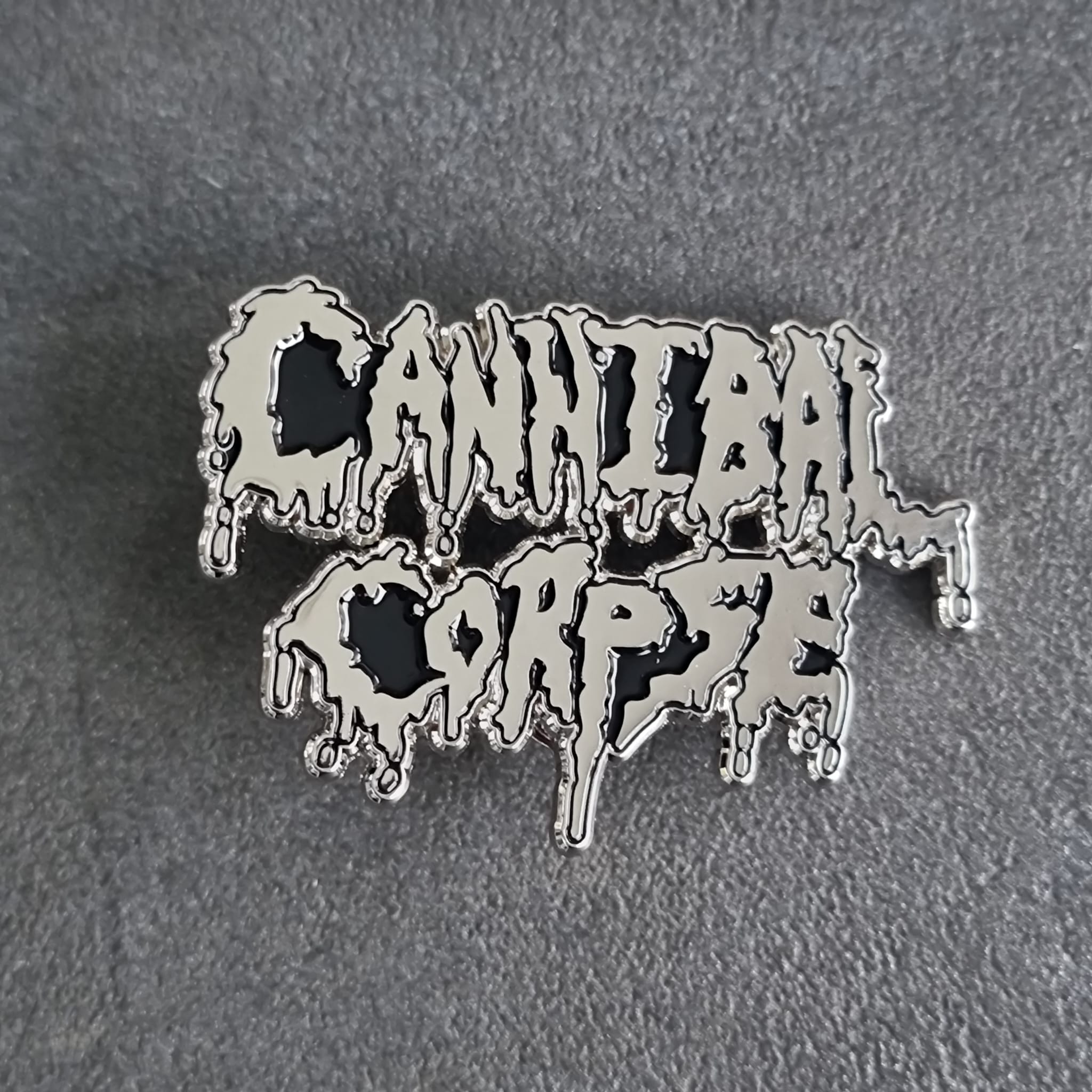 cannibal-corpse-old-logo-pin-s-mail-55x39mm-nickel image 1