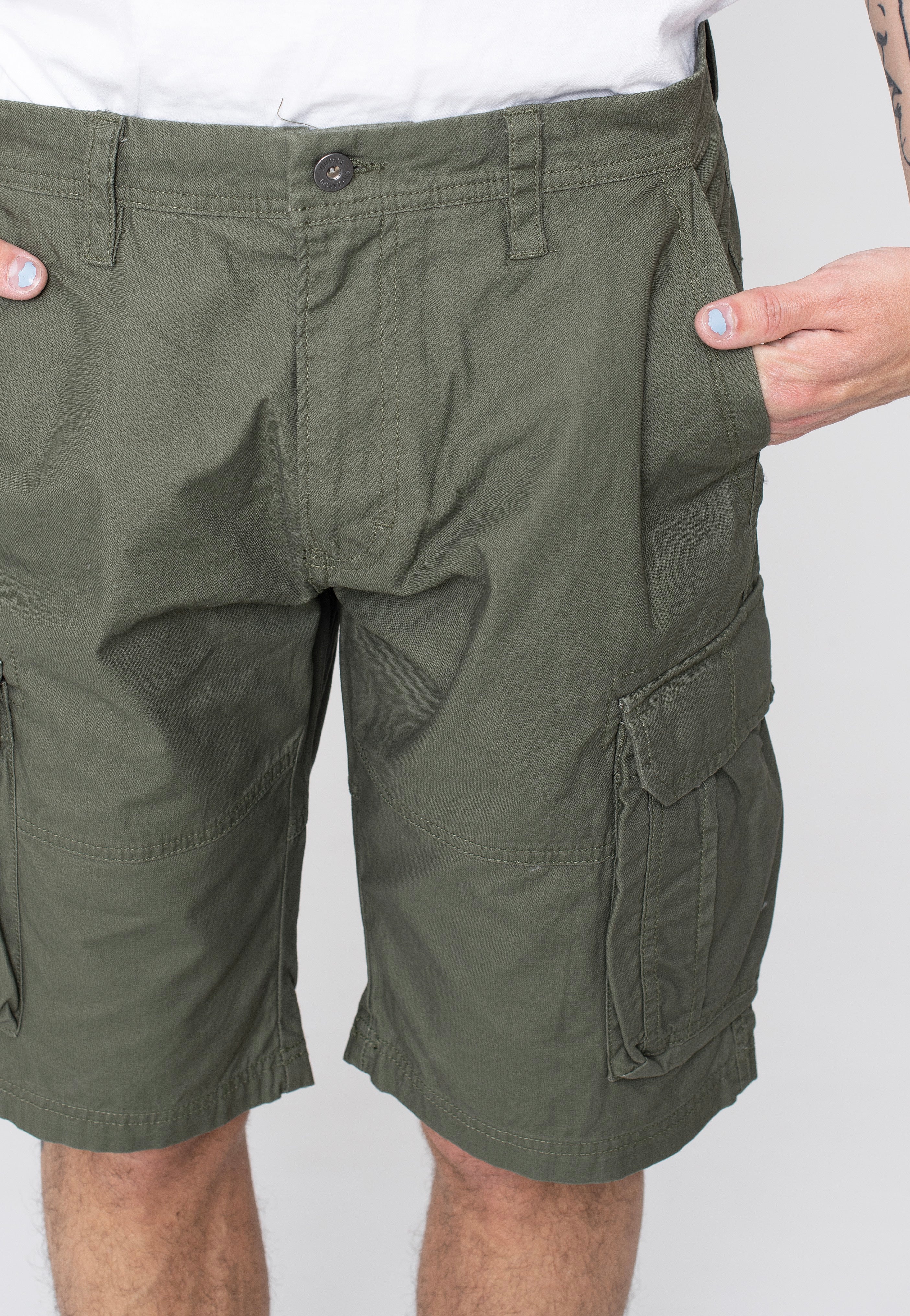 vintage-industries-rowing-olive-short-cargo-vert image 6