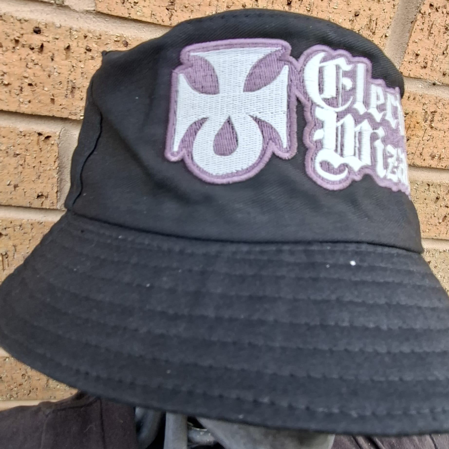 electric-wizard-logo-bob-phosphorescent-blanc-violet image 2