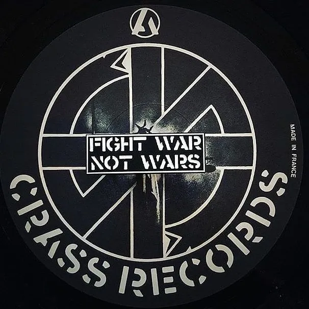 crass-fight-war-not-wars-pin-s-mail-petit-26mm image 1