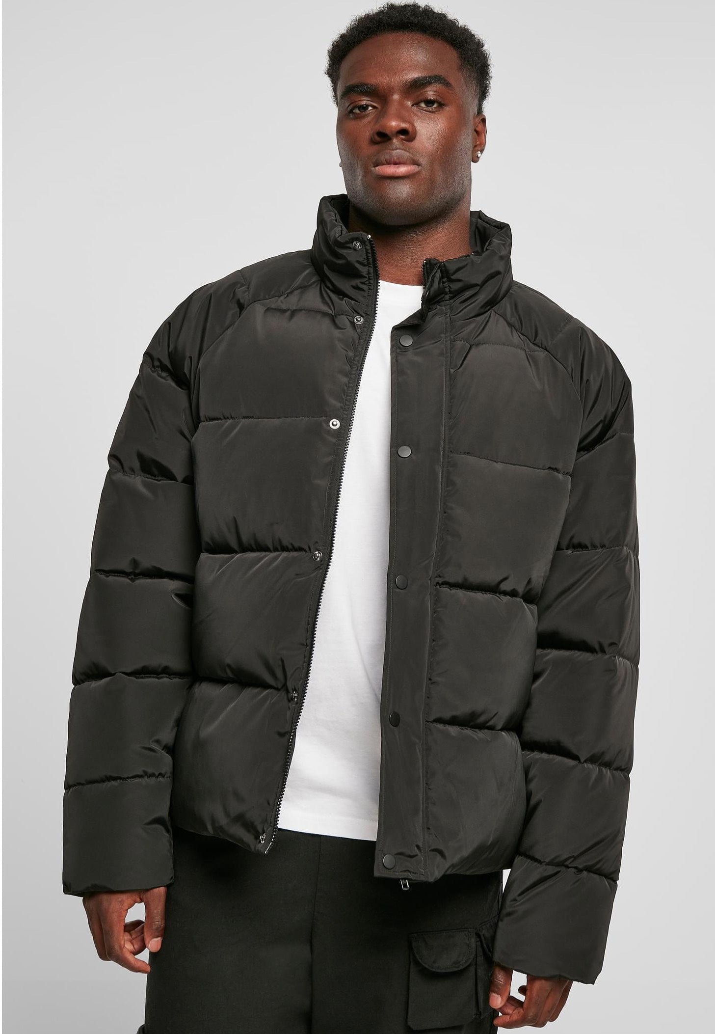 urban-classics-raglan-puffer-black-veste-matelass-e-noire image 1