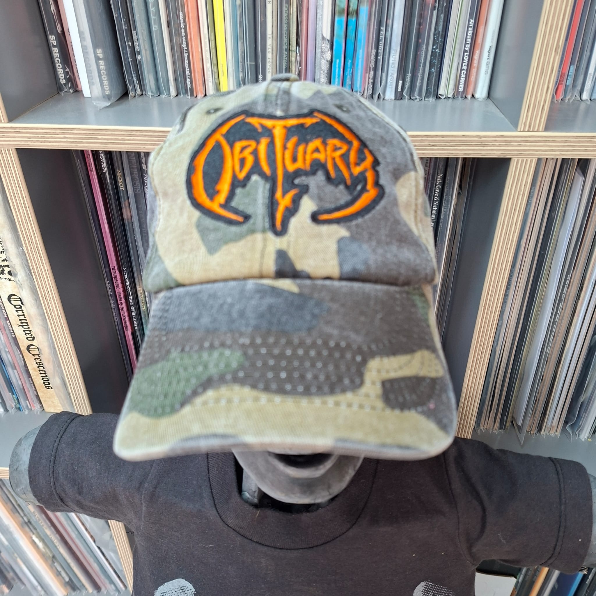 obituary-logo-casquette-dad-cap-camo-vert-logo-orange-brod image 1