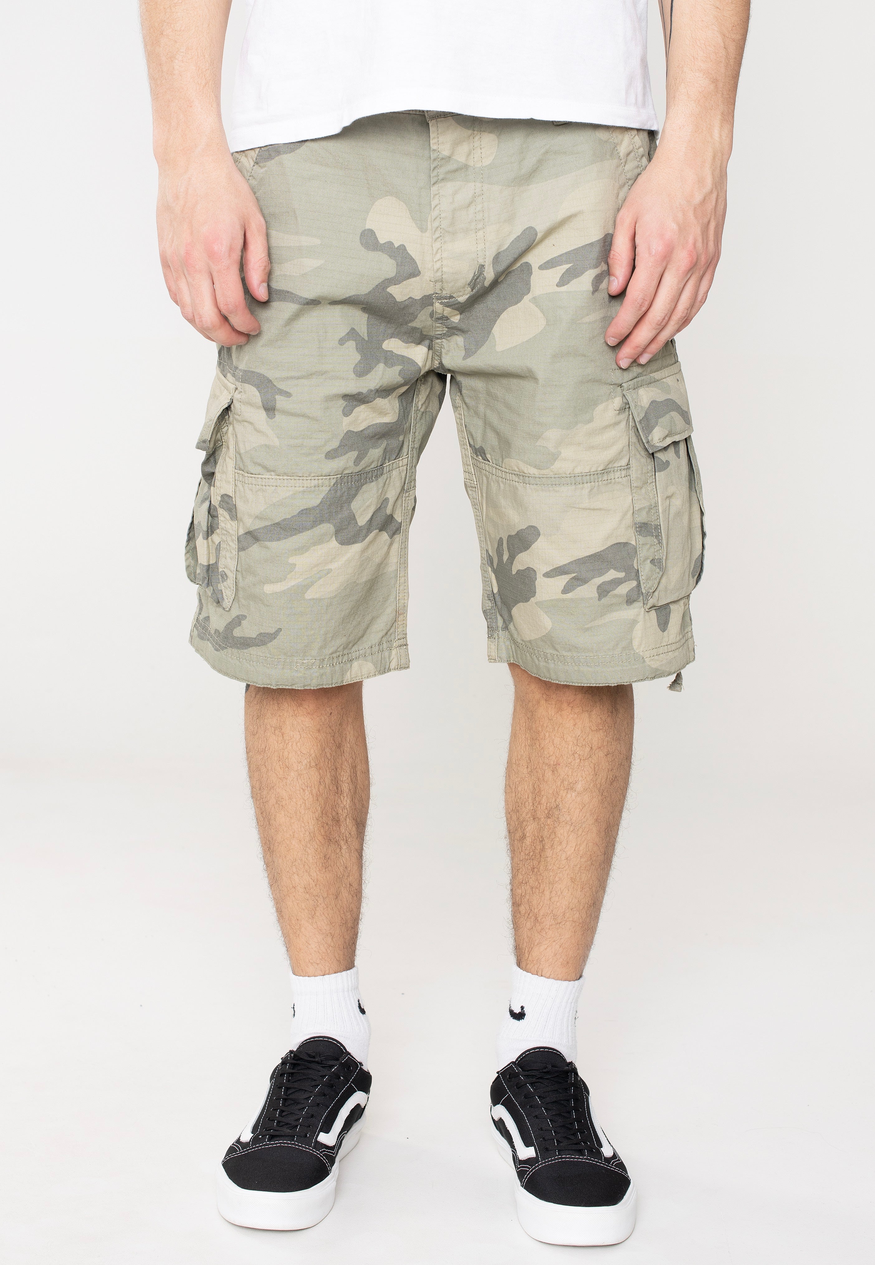 vintage-industries-terrance-short-cargo-camo-vert-taille-m image 1