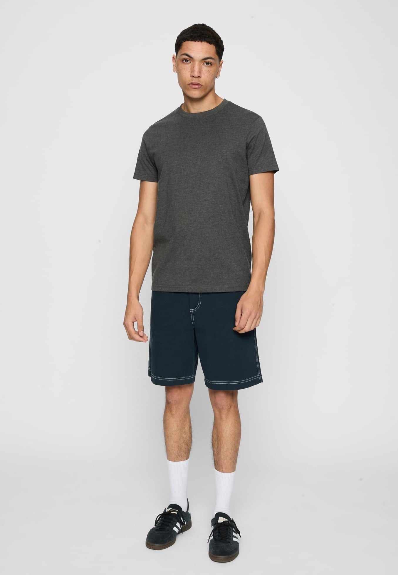 urban-classics-basic-pack-6-t-shirts-noir-blanc-gris image 3
