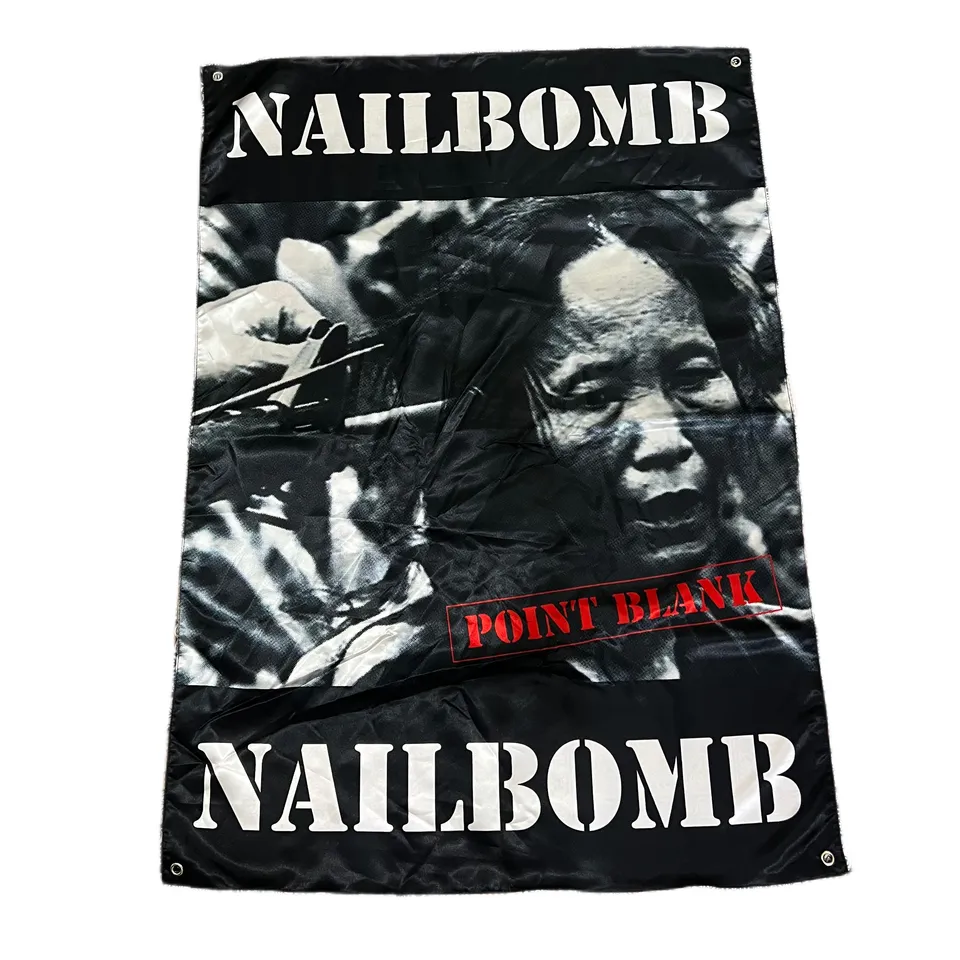 nailbomb-point-blank-drapeau-tissu-100x70-cm image 1