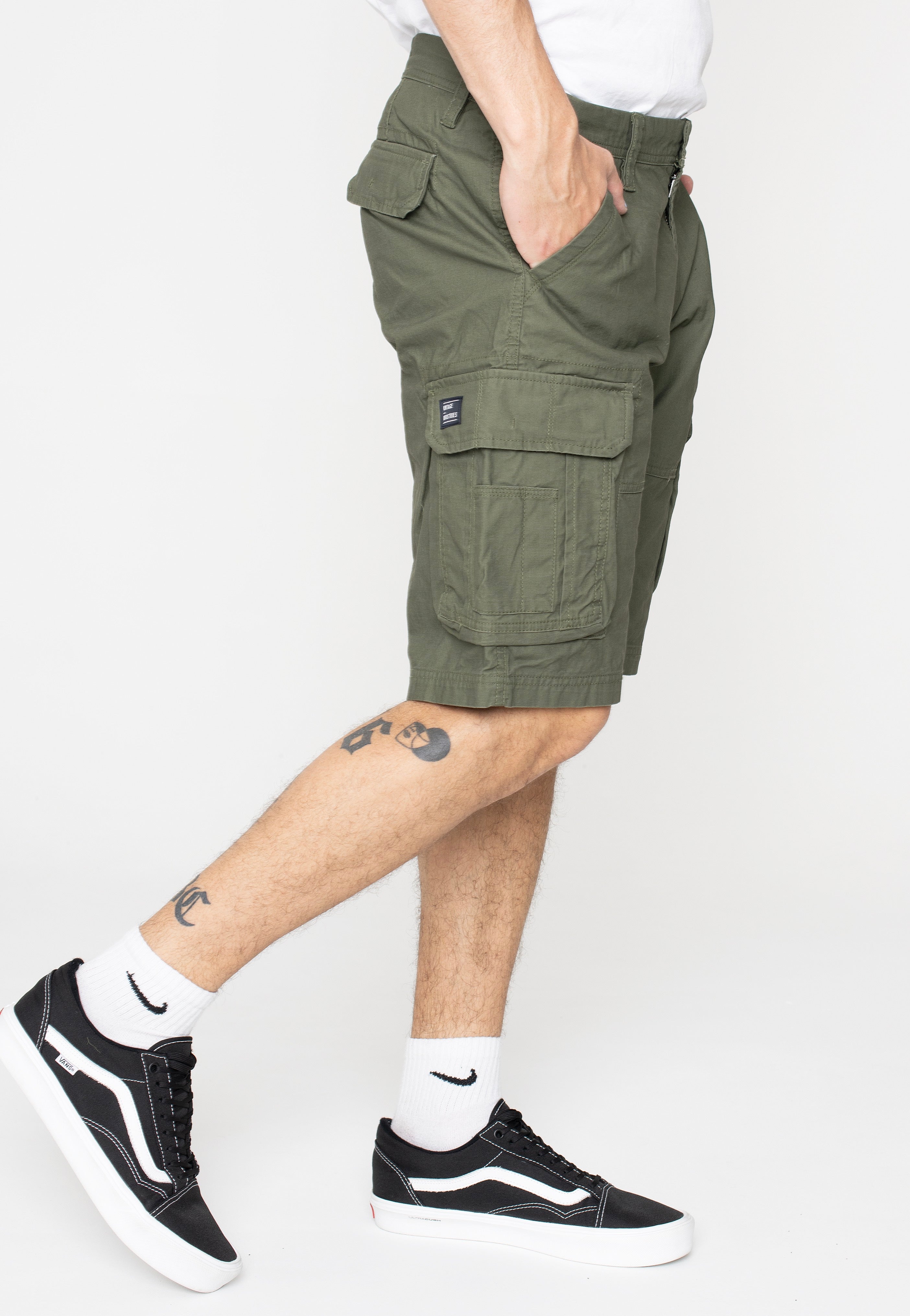 vintage-industries-rowing-olive-short-cargo-vert image 2