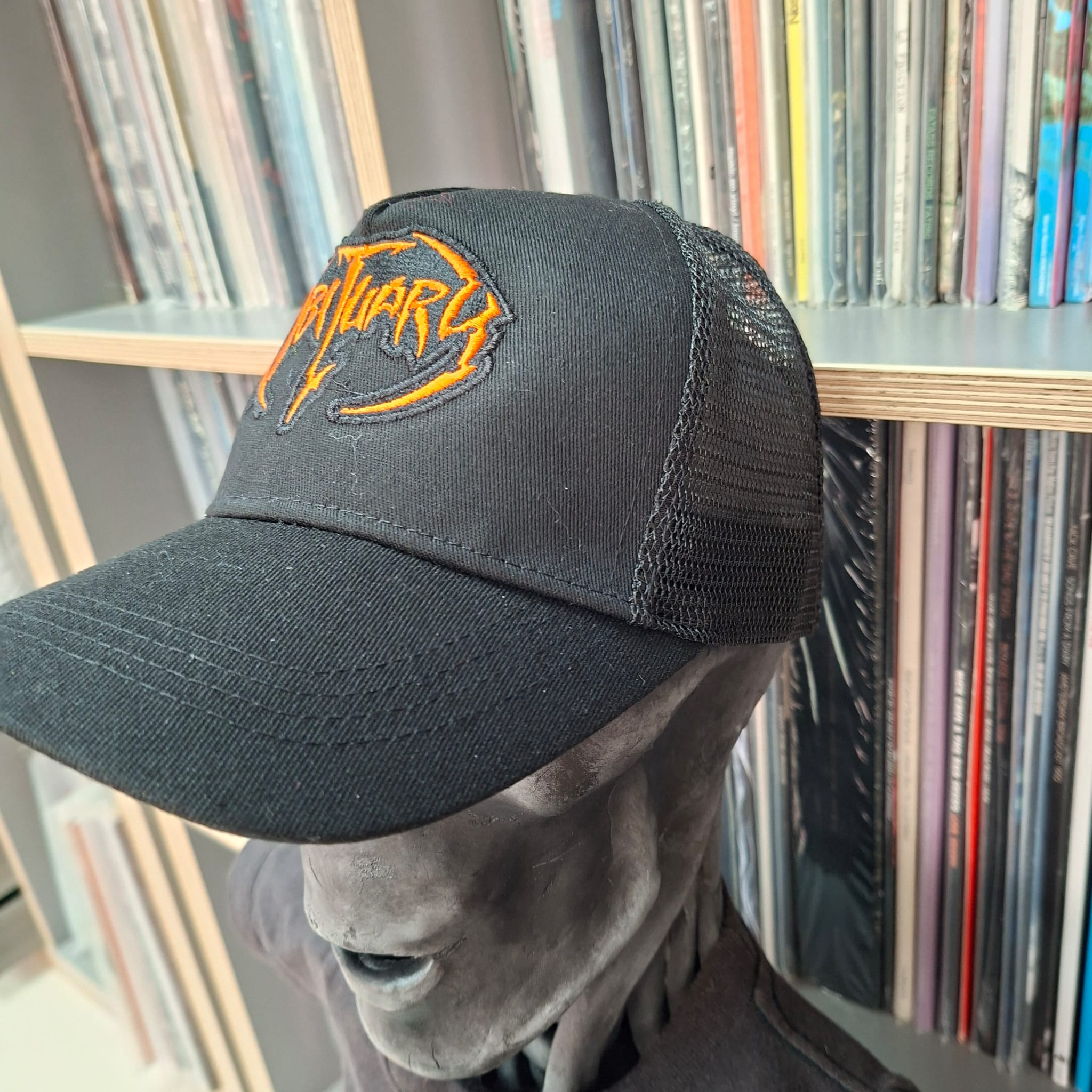 obituary-logo-casquette-trucker-orange-et-noir image 3