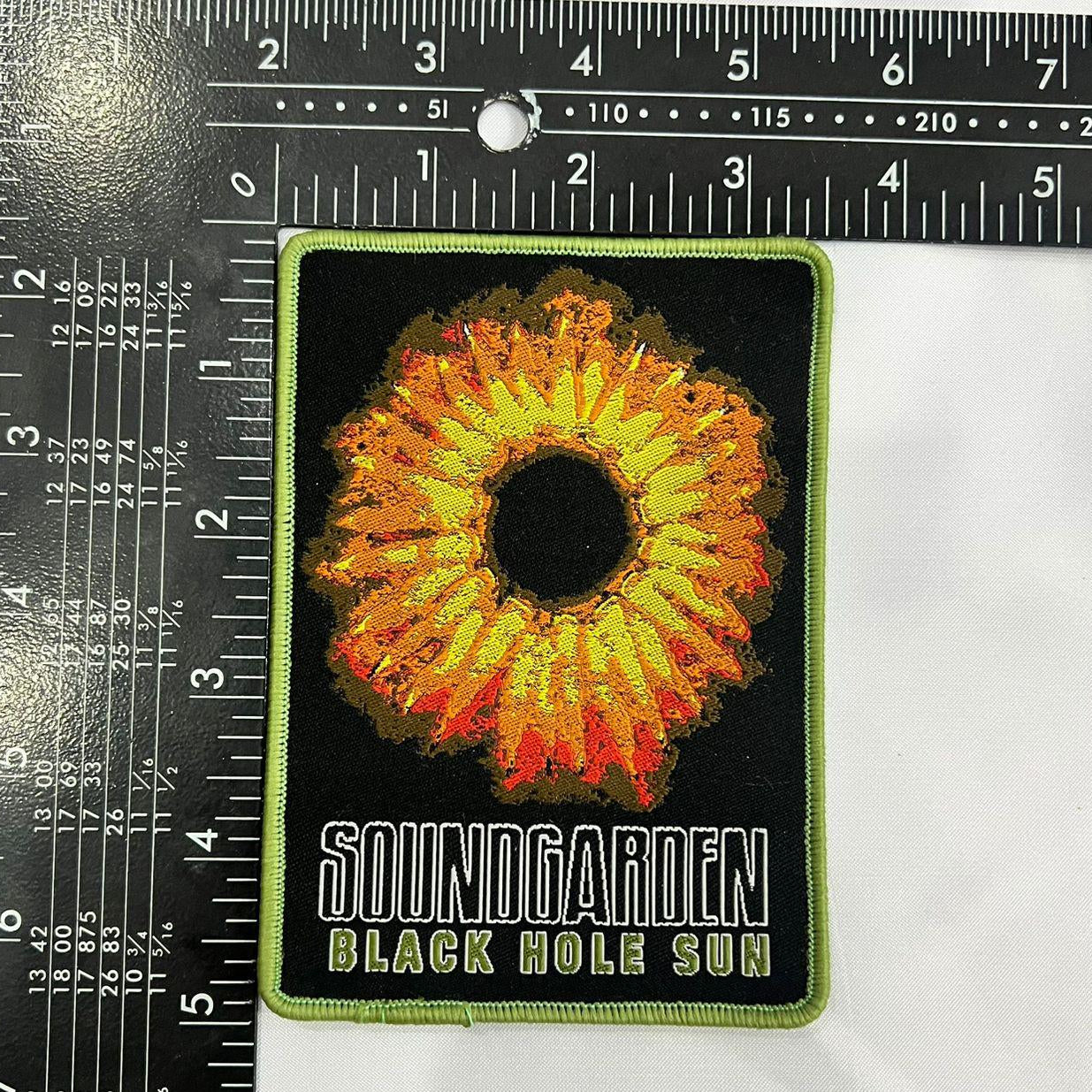 soundgarden-black-hole-sun-patch-tiss-bordure-noire image 6