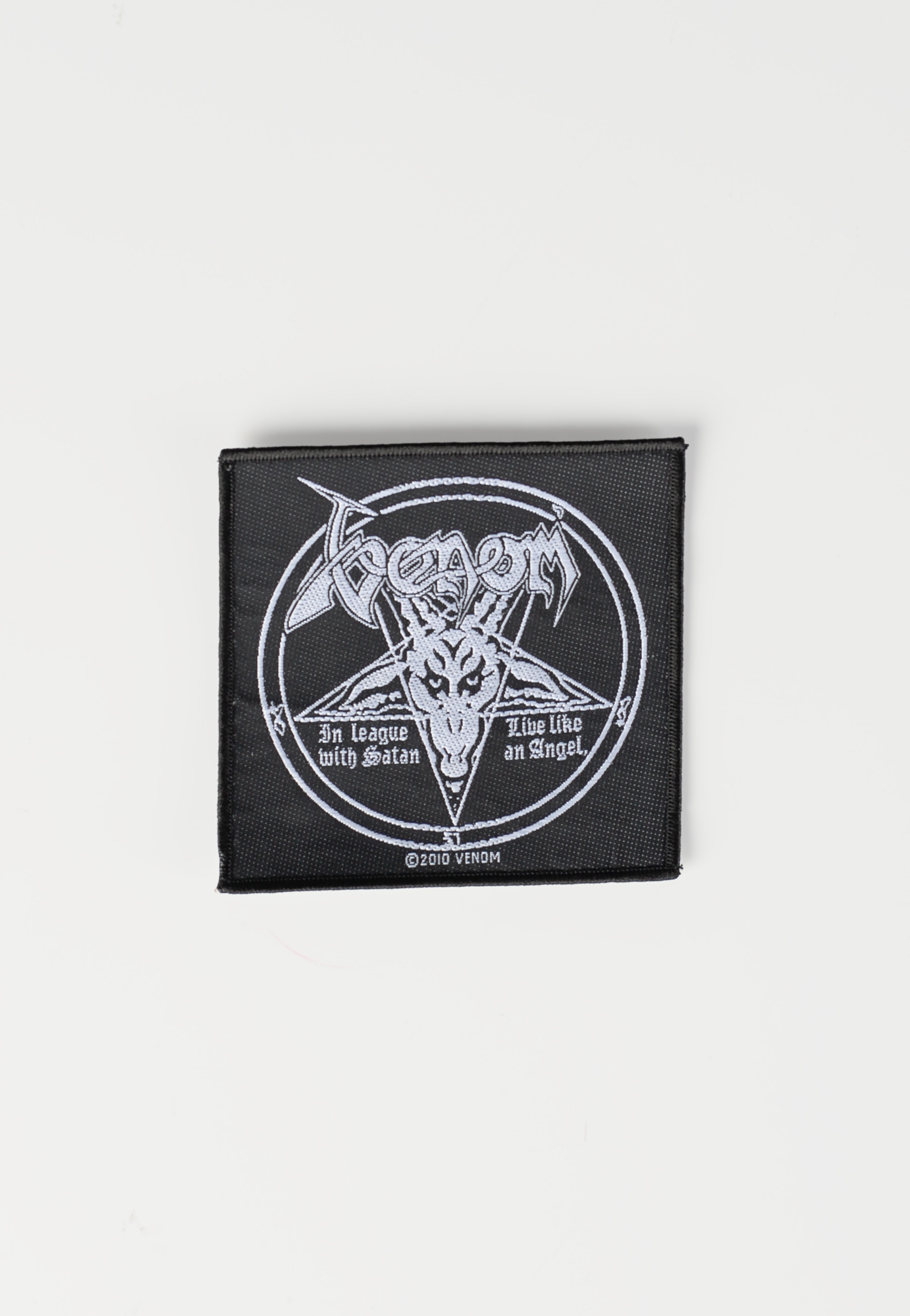 venom-in-league-with-satan-patch-cusson-noir image 1