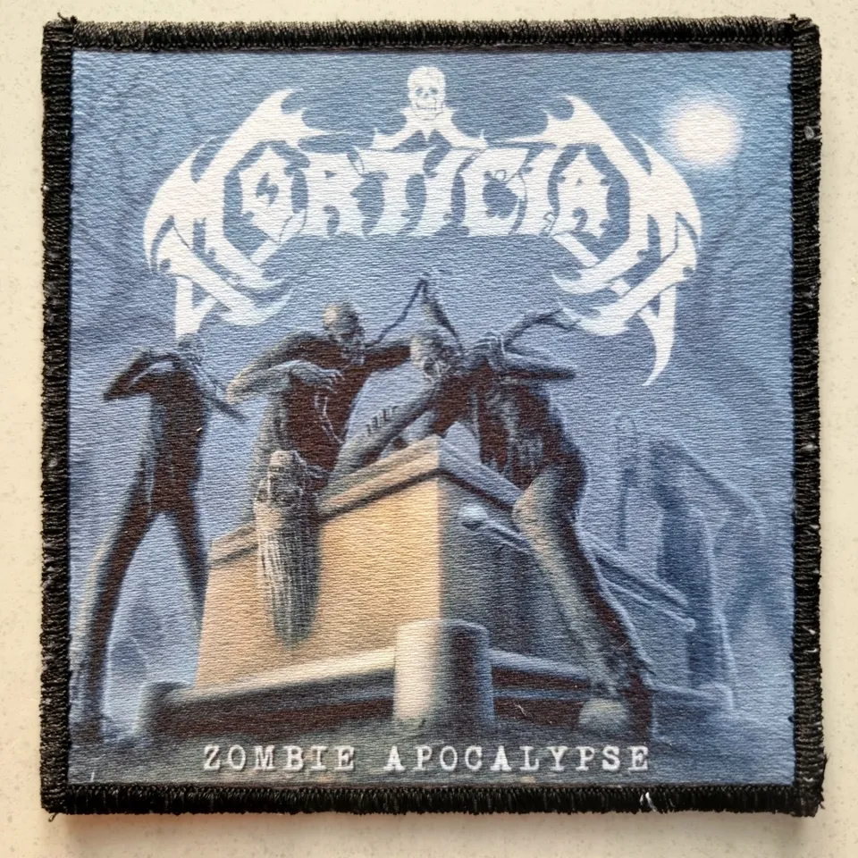 mortician-zombie-apocalypse-patch-petit-coudre image 1
