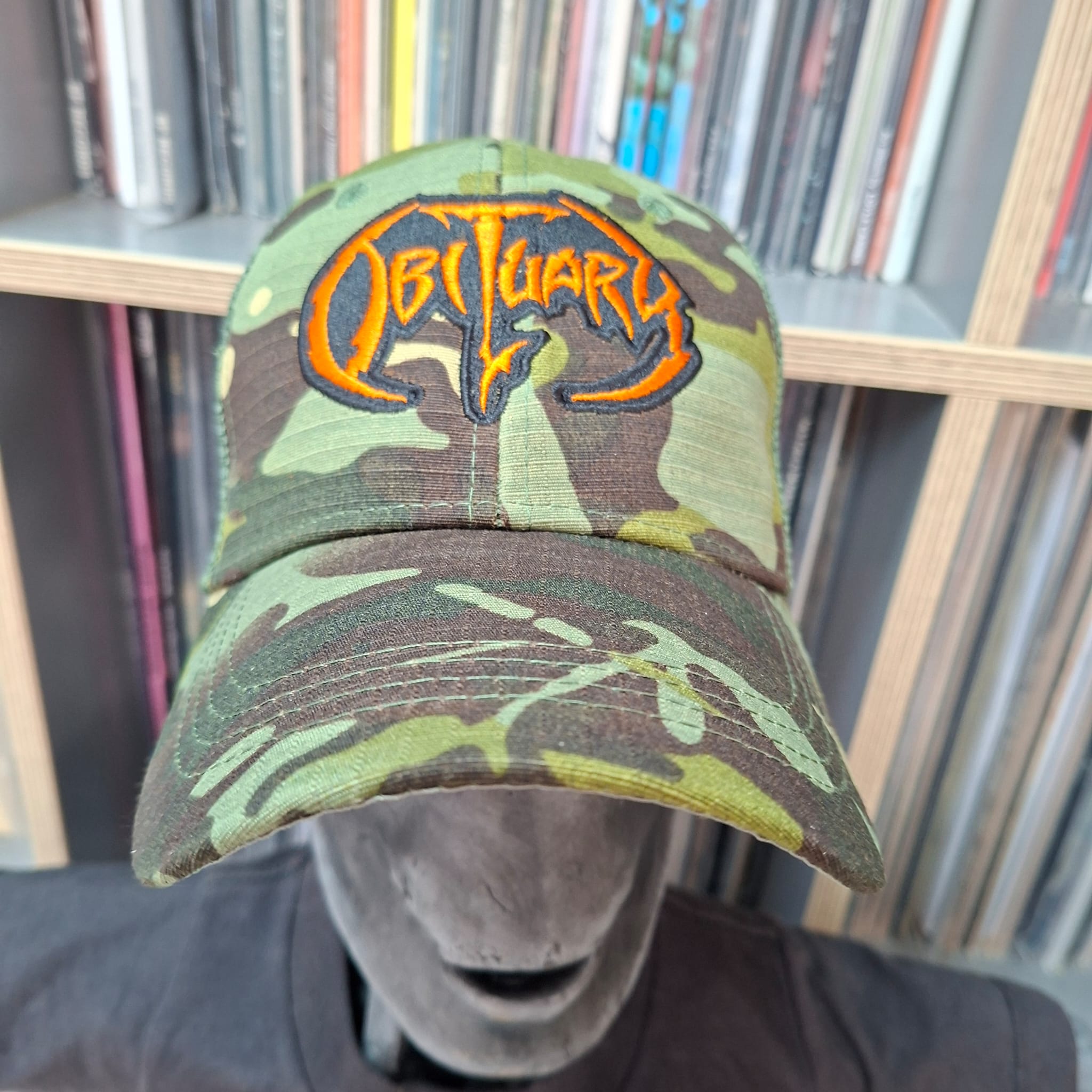 obituary-logo-casquette-trucker-camo-vert-logo-orange image 1