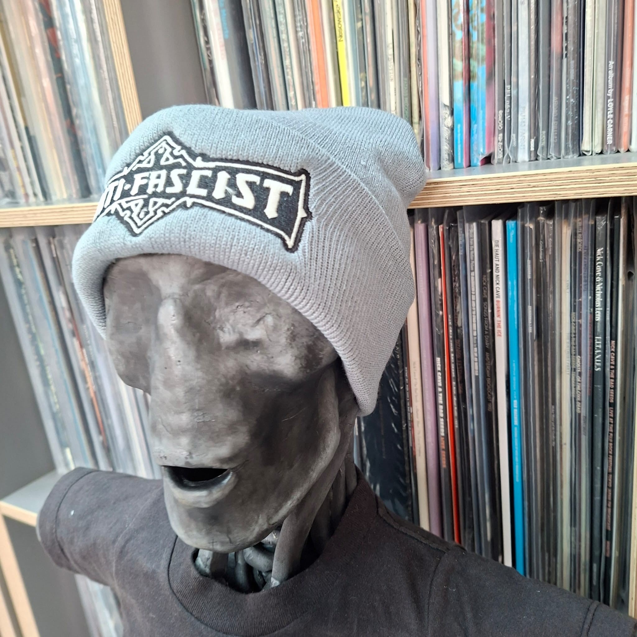 anti-fascist-bolt-thrower-beanie-gris-logo-phosphorescent image 2