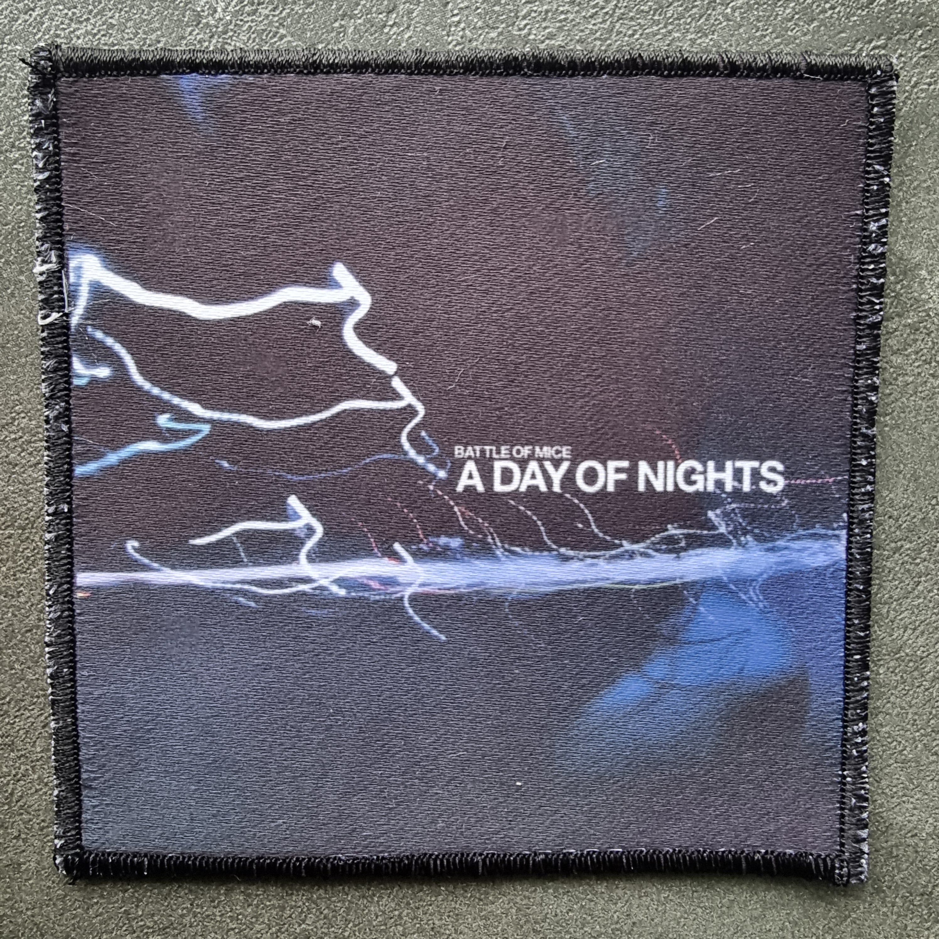 battle-of-mice-a-day-of-nights-patch-cusson-petit-format image 1