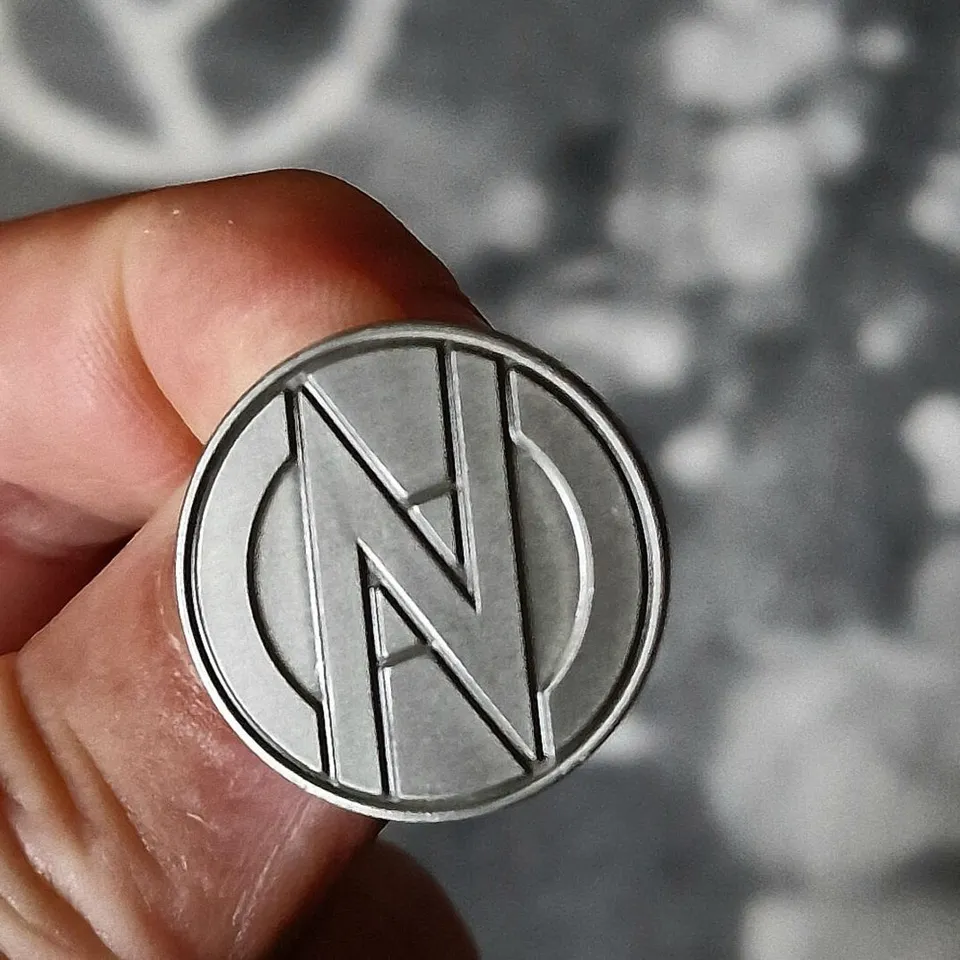 conflict-logo-pin-s-mail-argent-bross-petit-25mm image 1