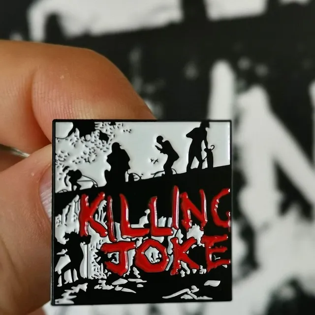 killing-joke-pin-s-mail-petit-mod-le-27mm image 1