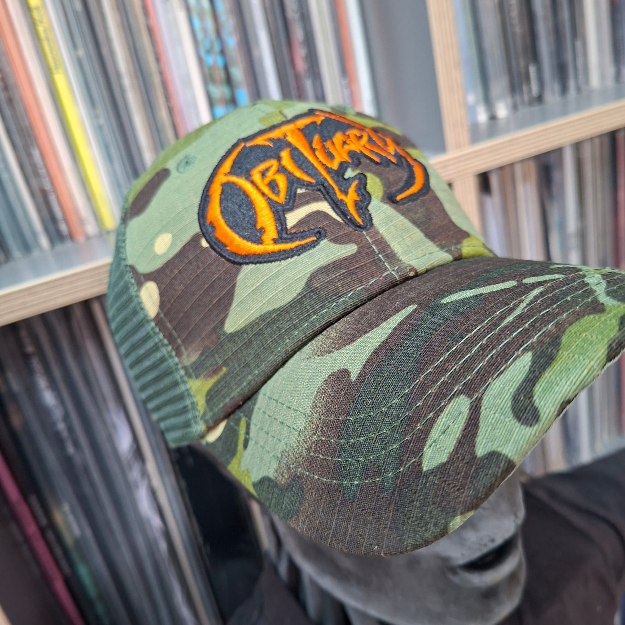 obituary-logo-casquette-trucker-camo-vert-logo-orange image 2
