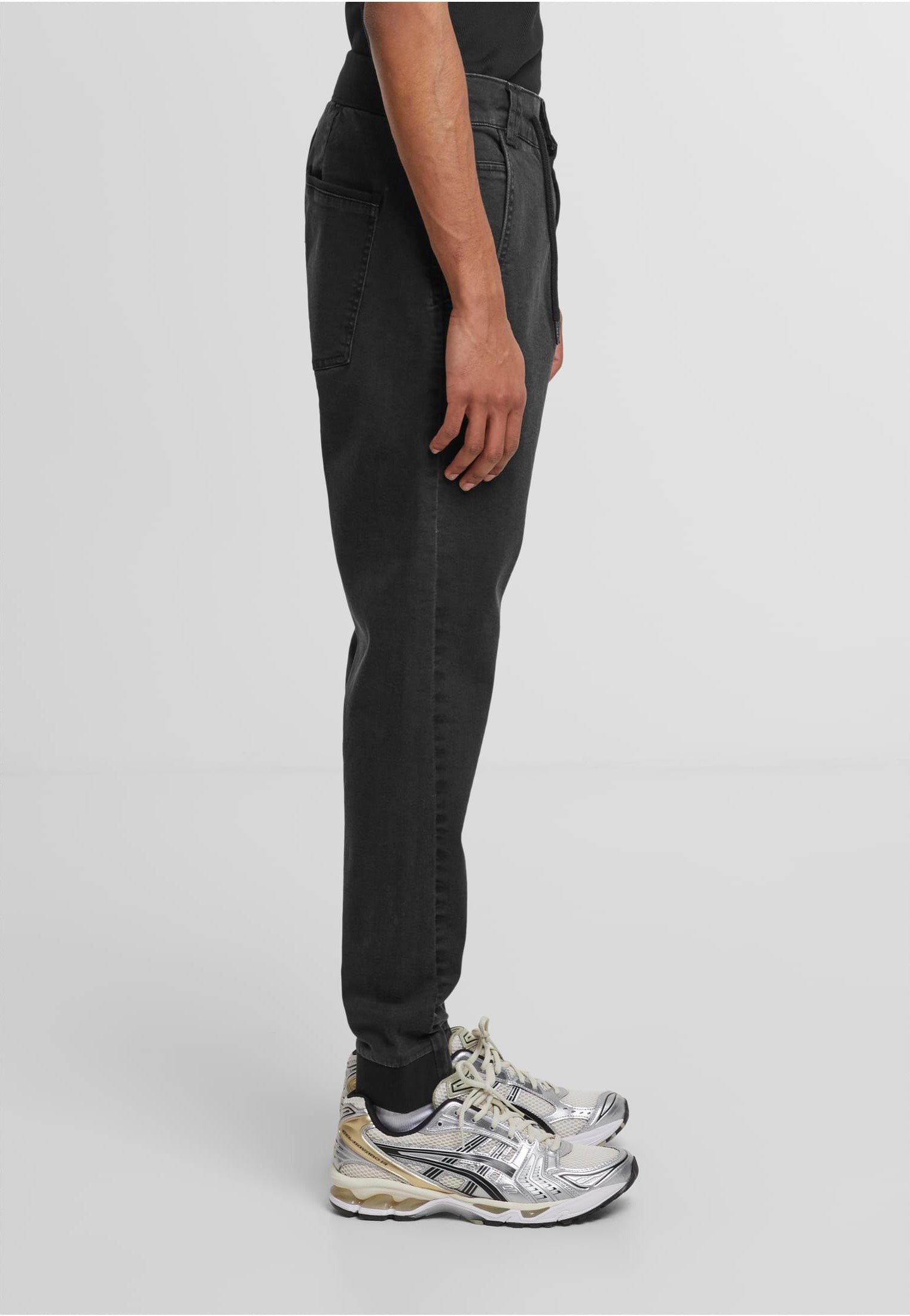 urban-classics-antifit-denim-black-washed-jean-homme image 5