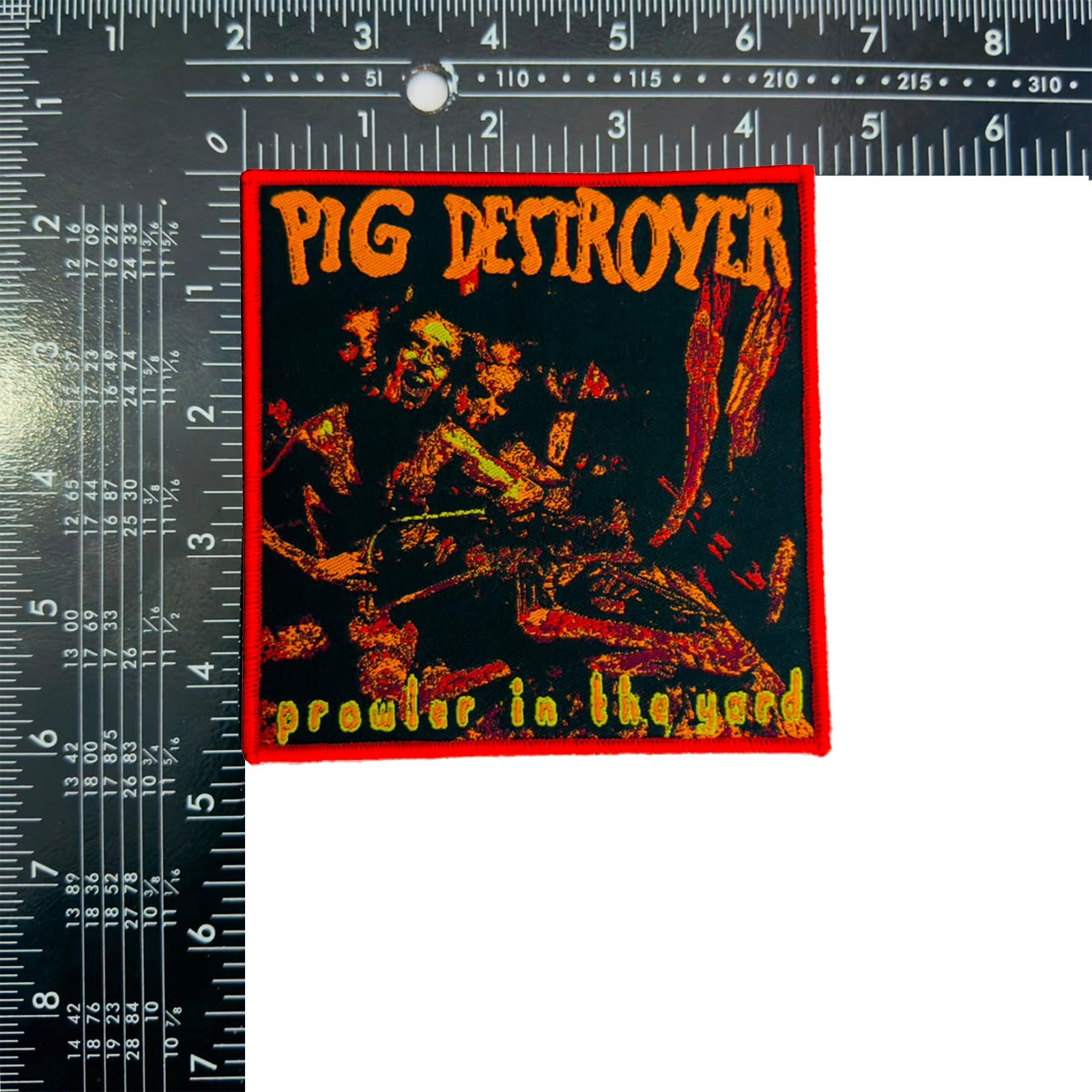pig-destroyer-prowler-in-the-yard-patch-tiss-bordure-noire image 5