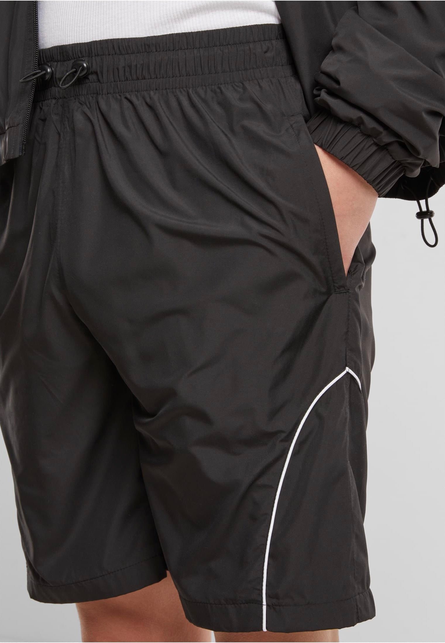 urban-classics-piped-panel-short-noir-streetwear image 7