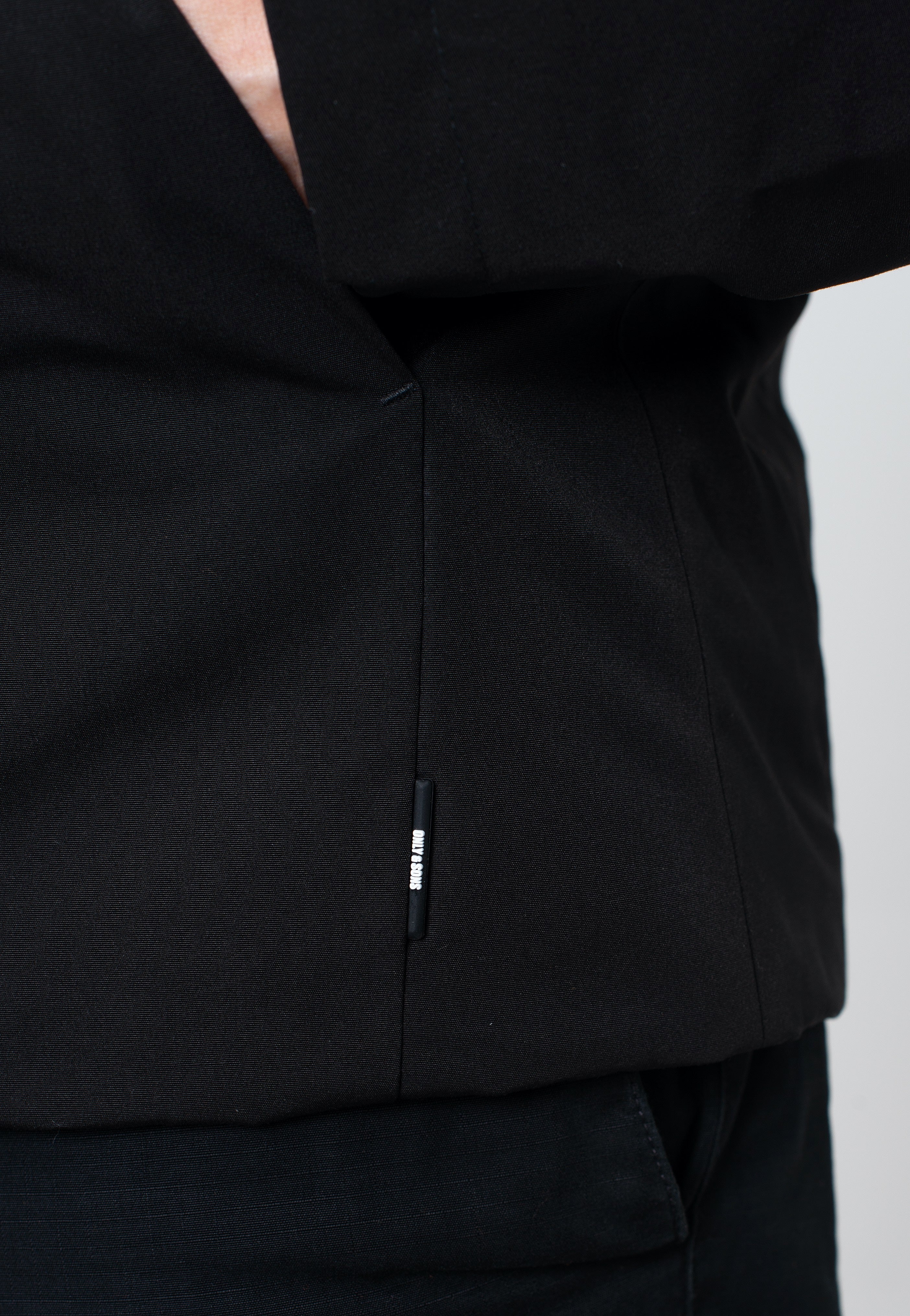 only-sons-cody-hood-black-veste-noire-homme-streetwear image 4