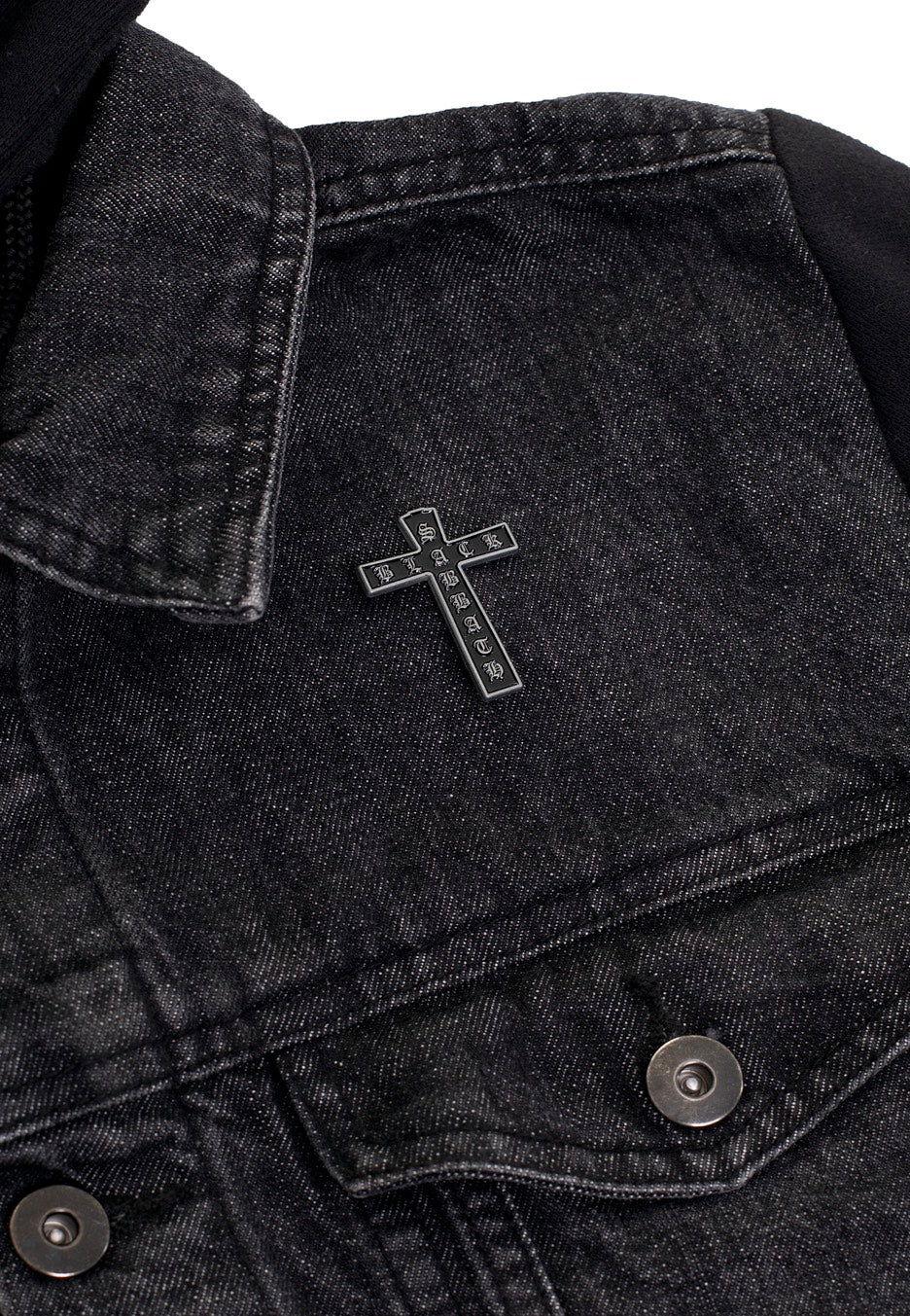 black-sabbath-cross-pin-s-mail-noir-taille-unique image 2